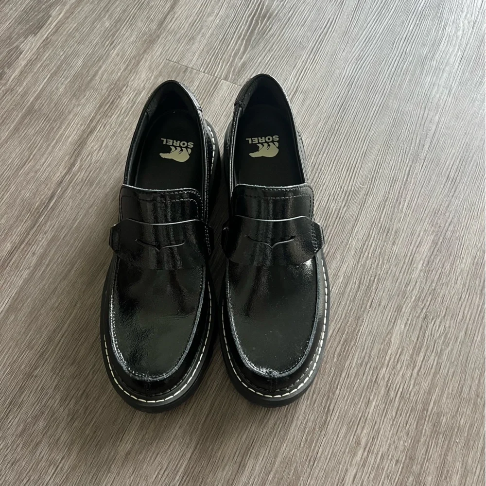 SOREL Revel Ave Loafer Shoe in Black Leather Lug Sole Women's Size 7.5